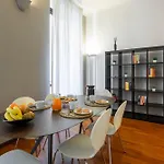 Borromei, 11 - Eleganza In Pieno Centro Milan