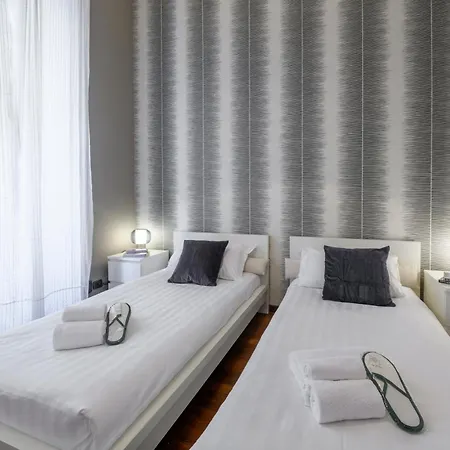 Borromei, 11 - Eleganza In Pieno Centro Διαμέρισμα
